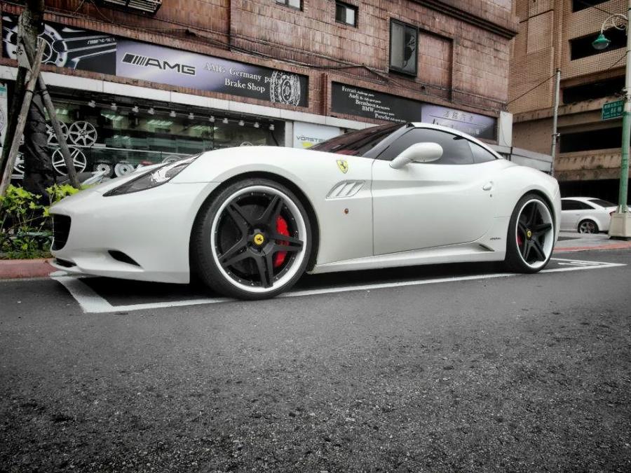  Ferrari California V-309 by Vorsteiner 2012 года  (фото 6 из 8)